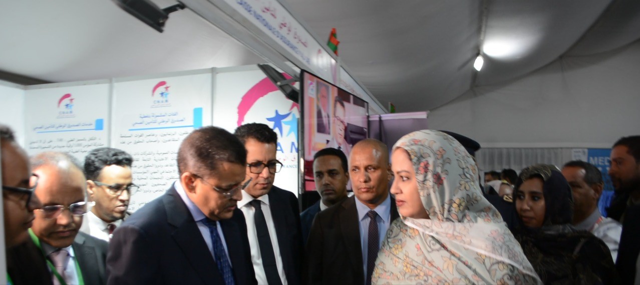 La Première Dame visite le stand de la Caisse Nationale d'Assurance Maladie au salon international de la santé MEDEX 2024-2
